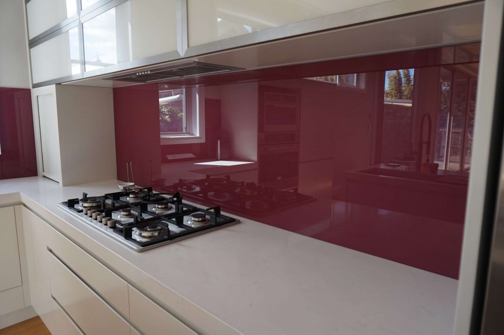 Stone Vs Glass Splashback - A red kitchen glass splashback