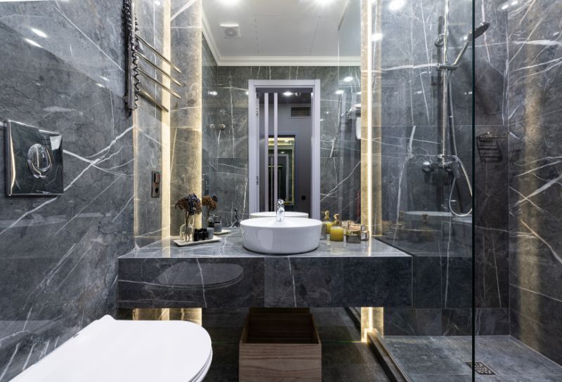 bathroom glass splashback ideas - bathroom with mirror splashback